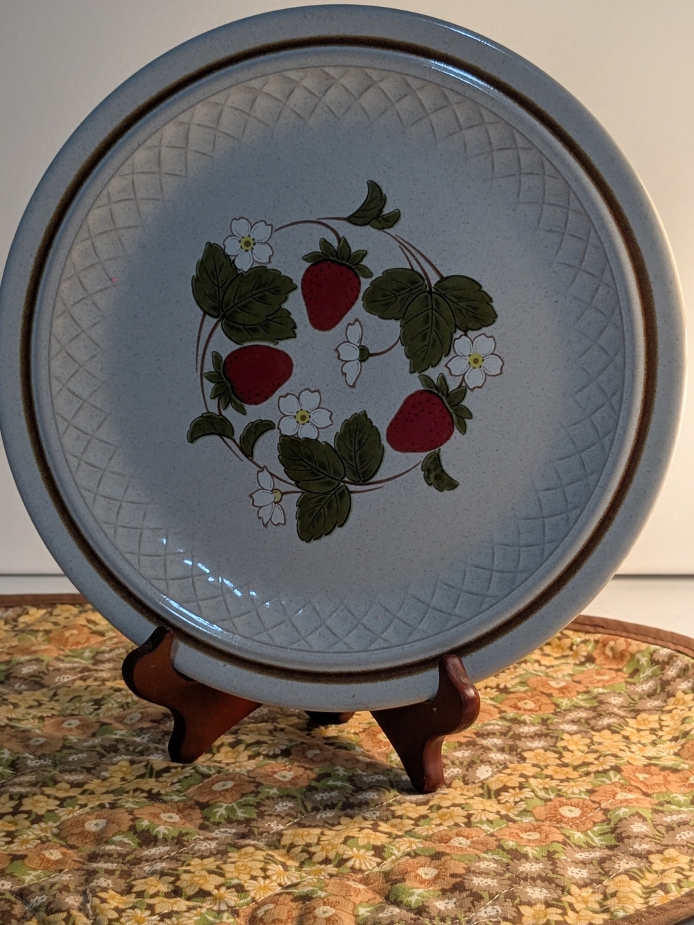 Paramount by Nikko  Strawberry Floral Dinner Plate - White with Red Accents